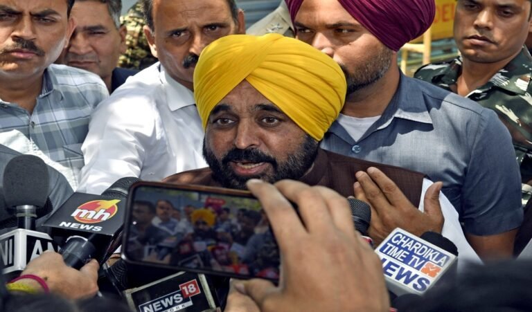 CM Bhagwant Mann के घर पर हुई छापेमारी? AAP के आरोपों पर आया दिल्ली पुलिस का बयान