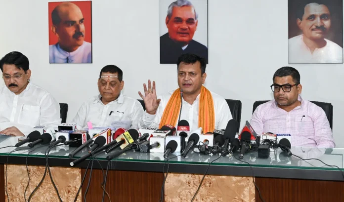 क्या ट्रंप की बहुत याद आ रही है? भाजपा के अजय आलोक ने राहुल गांधी पर साधा निशाना