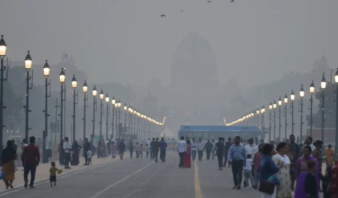 दिल्ली की उम्मीदों पर फिरा पानी, कृत्रिम बारिश का दावा फेल, हवा जहरीली बरकरार