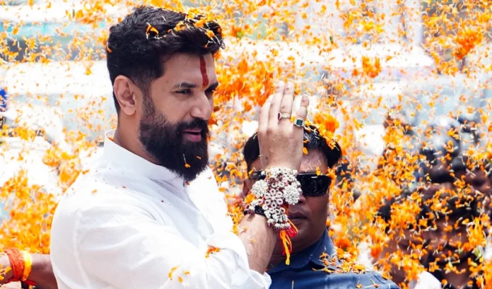 Bihar Elections: चिराग पासवान ने कांग्रेस को घेरा, कहा- बिहारियों के अपमान पर बजाते हैं ताली