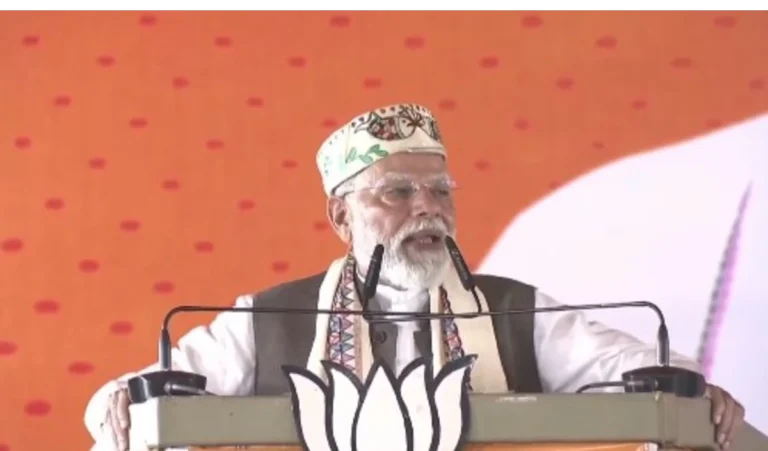 पीएम मोदी का महागठबंधन पर तीखा हमला: ‘लाठबंधन’ सिर्फ झगड़ा और संघर्ष जानता है, जनता का नहीं पीएम मोदी का महागठबंधन पर तीखा हमला: ‘लाठबंधन’ सिर्फ झगड़ा और संघर्ष जानता है, जनता का नहीं