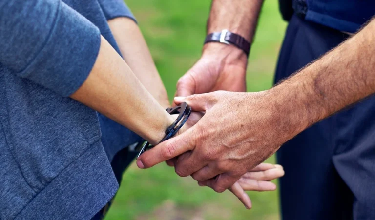 Nepal के हवाई अड्डे पर मादक पदार्थों की तस्करी के सिलसिले में दो भारतीय गिरफ्तार