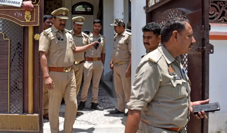 Sant Kabir Nagar में नाबालिग लड़की से दुष्कर्म के मामले सेवानिवृत्त रेल कर्मचारी गिरफ्तार